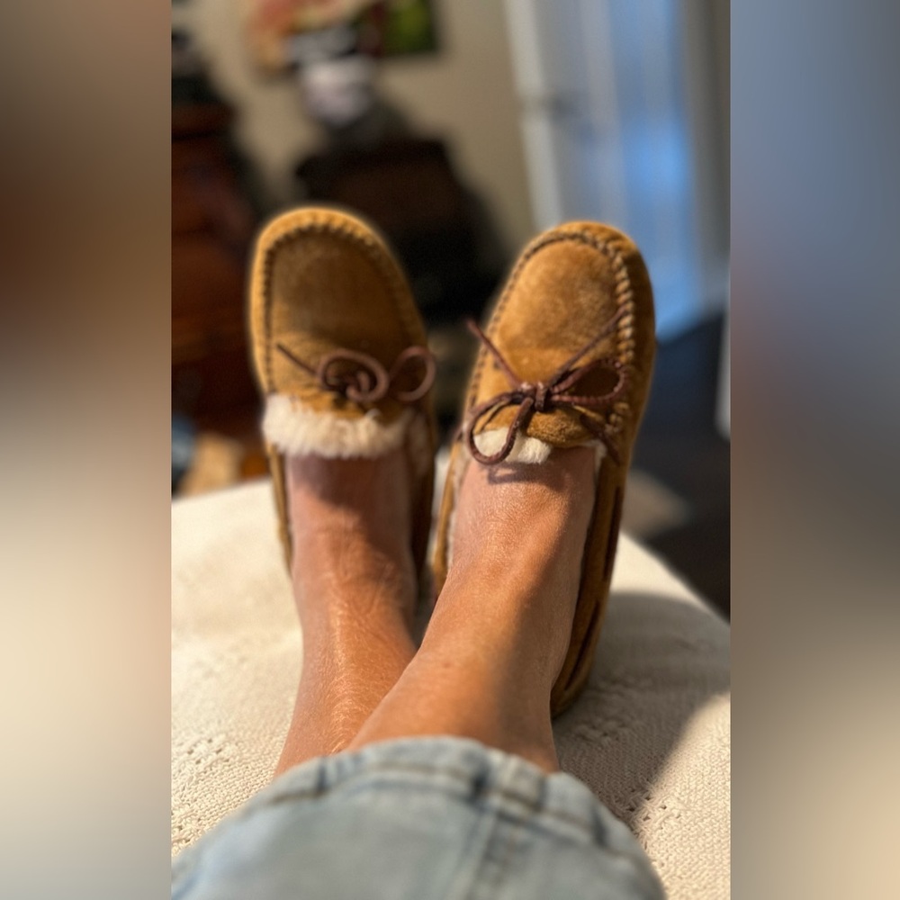 UGG Cozy Chestnut Moccasin Loafers Dakota  SZ 7